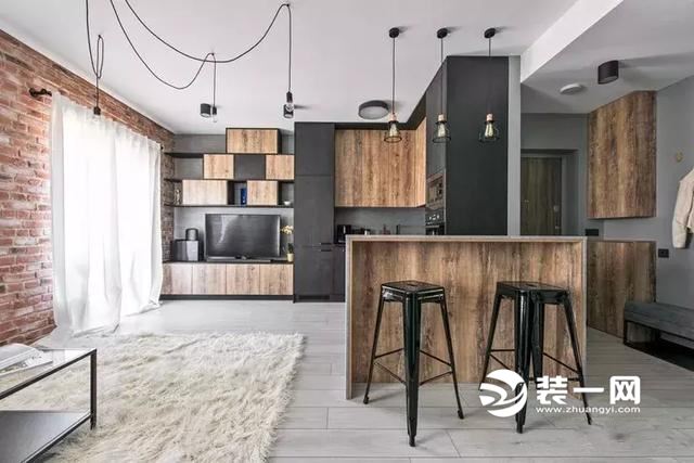 红砖墙黑色家具 50平米小公寓装修低沉有质感